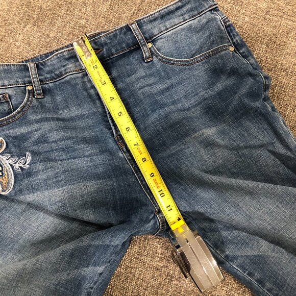 Chico's "So Slimming" Embroidered Jeans, Size 10R/Chico's 1.5 - Picture 2 of 11